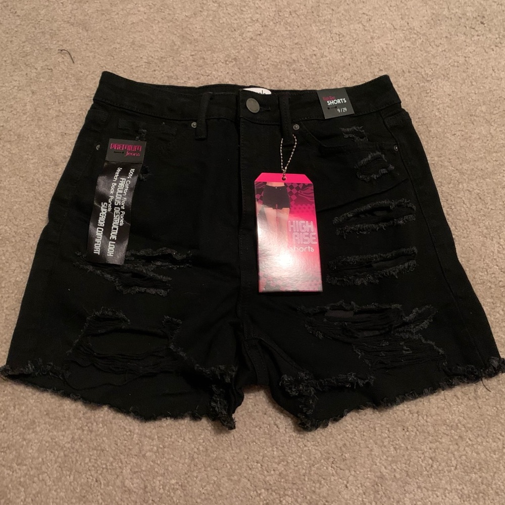 Simple Society High rise shorts!